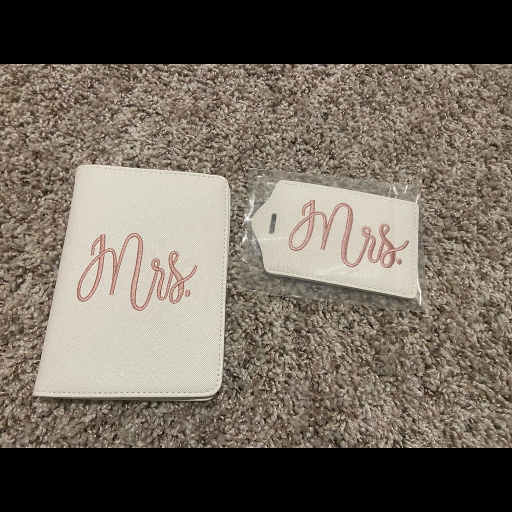 Mrs Passport holder and luggage tag